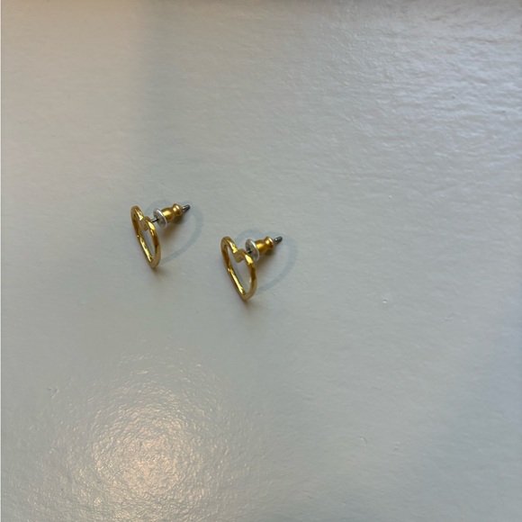 Stella & Dot Hammered Heart GOLD Stud Earrings - Picture 5 of 8